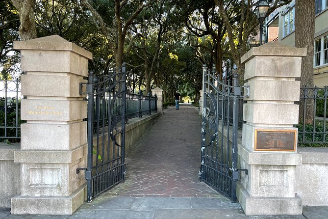 300 Years of War and Peacetime in Charleston: A Self-Guided Audio Tour - Pineapple Fountain and a Southern symbol