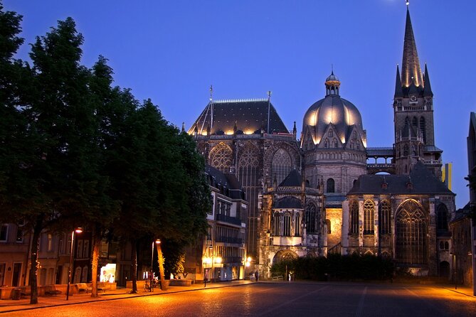 Aachen Scavenger Hunt and Highlights Self Guided Audio Tour - Puppenbrunnen and details worth noticing