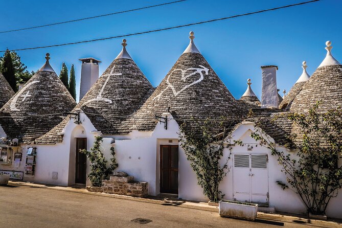 Alberobello Walking Tour with Audio and Written Guide by a Local - Rione Monti and the crowded heart of the town