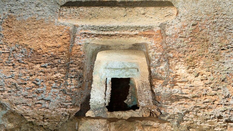Alghero: Anghelu Ruju Necropolis with Audio Guides - Entering the Necropolis Near Alghero