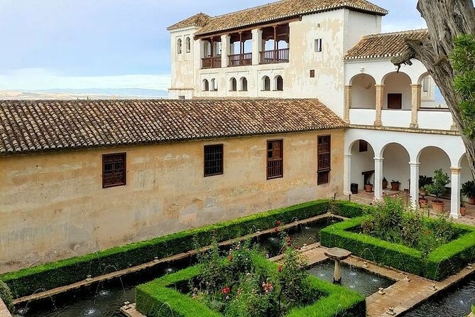 Alhambra Experience – Explore Nasrid Palaces & Generalife Gardens - Three hours sounds generous, but the Alhambra is large