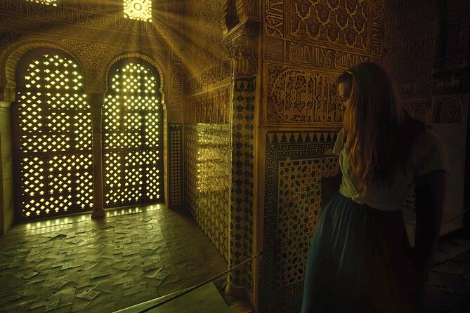 Alhambra Ticket with Audio Guide in Granada - Plaza de los Aljibes and the Alcazaba