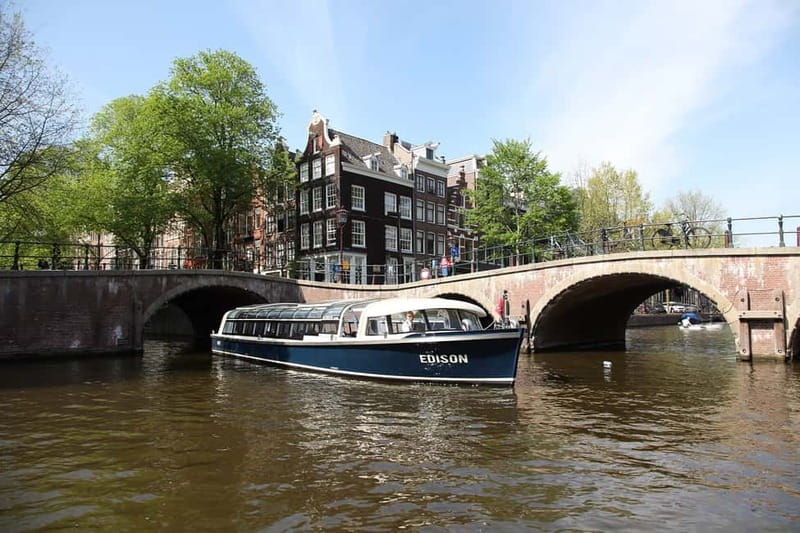 Amsterdam: 75 Minute City Canal Cruise with Audio Guide - Why Amsterdam looks better from a canal