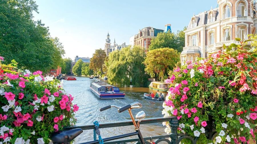Amsterdam Audioguide - TravelMate app for your smartphone - Heineken Experience and the port
