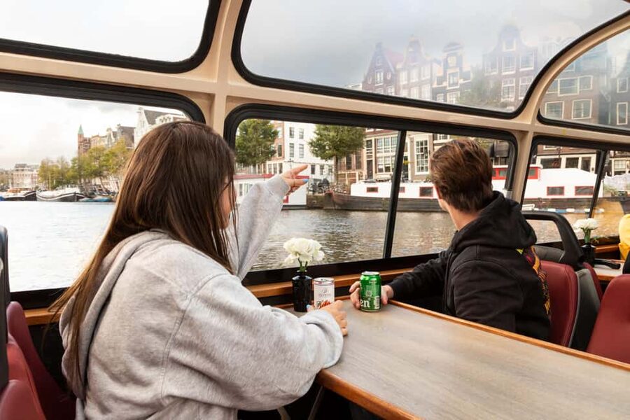 Amsterdam: Canal Cruise with Live Commentary & Audio Guide - What makes this cruise worth your time
