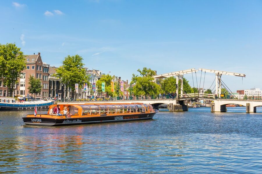 Amsterdam: City Centre Canal Cruise including Audioguide - Why Amsterdam looks different from the canals