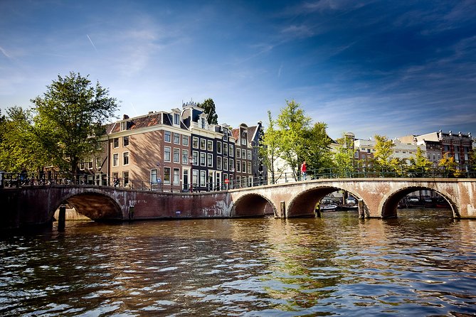 Amsterdam City Centre Cruise on heated boat with Audioguide - Audio commentary, language choices, and noise