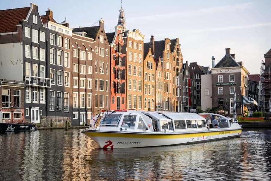 Amsterdam: Heated Canal Cruise Including Audioguide - What You See Along the Canal Belt