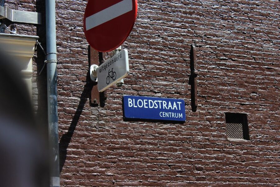 Amsterdam: Red Light District 1-hour Smartphone Audio Tour - Ons’ Lieve Heer op Solder and Amsterdam’s private faith