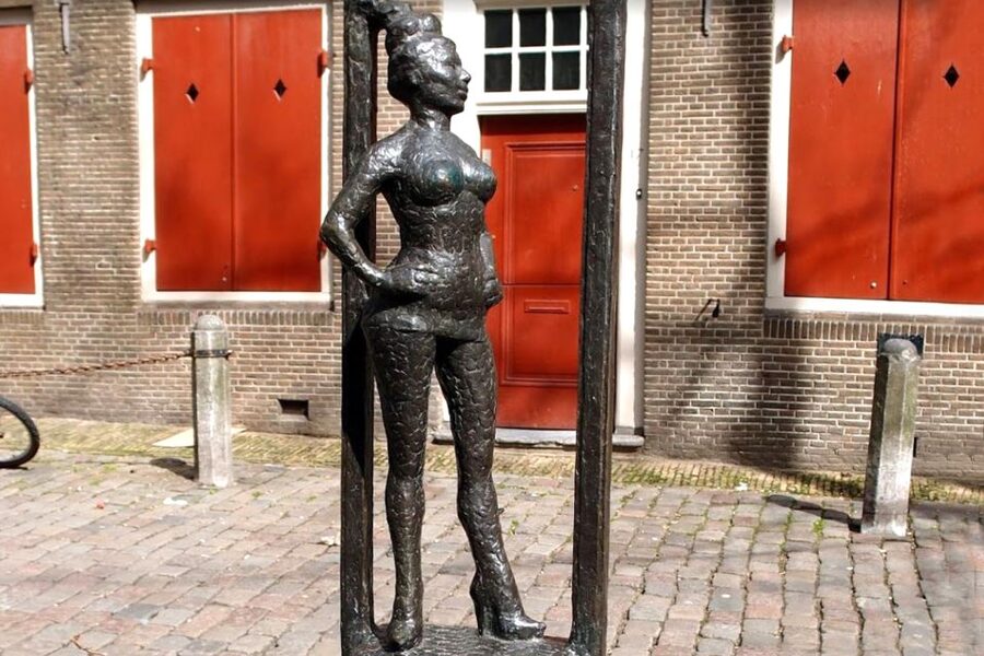 Amsterdam: Red Light District 1-hour Smartphone Audio Tour - Phone setup, languages, and age limits