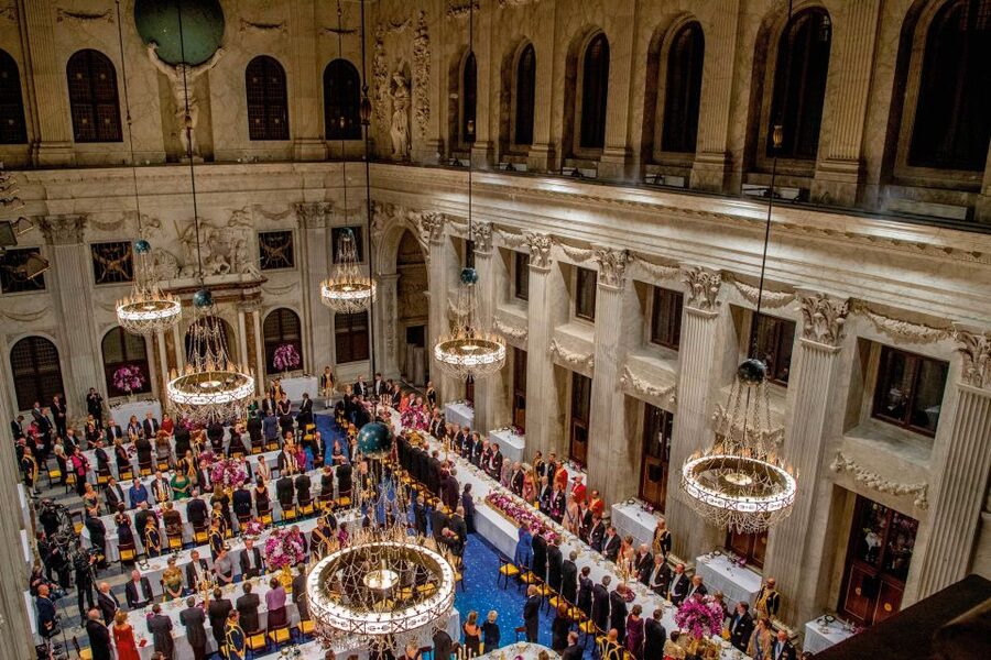 Amsterdam: Royal Palace Entry Ticket + Audio guide - Furniture, chandeliers, clocks, and royal rooms
