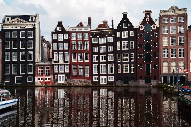 Amsterdam Scavenger Hunt and Highlights Self Guided Audio Tour - Beurs van Berlage and Amsterdam’s grand entrance