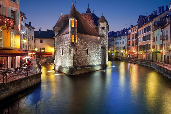 Annecy Scavenger Hunt and Highlights Self Guided Audio Tour - The Lake Annecy Greenway and Hôtel de Ville