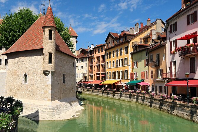 Annecy Scavenger Hunt and Highlights Self Guided Audio Tour - What the riddles add to the walk