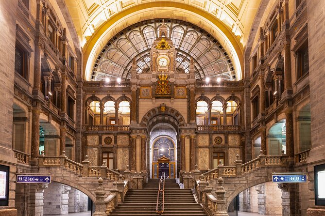 Antwerp: City Walk with Audio Guide in 7 Languages on your Phone - Battery, headphones, and the app’s weak point