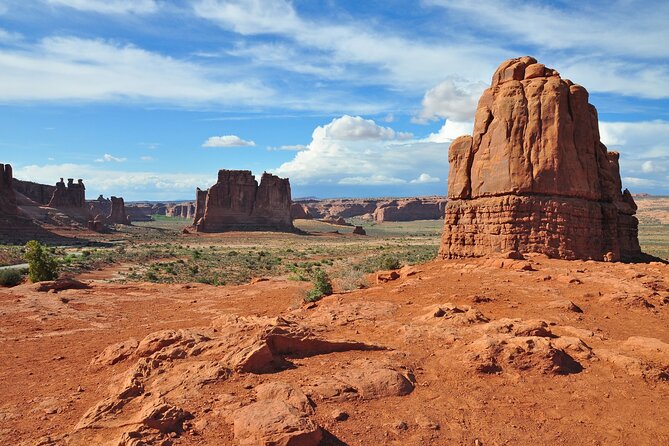 Arches and Canyonlands NP Self-Guided Driving Audio Bundle Tour - White Rim Road and the fragile soil beneath your feet
