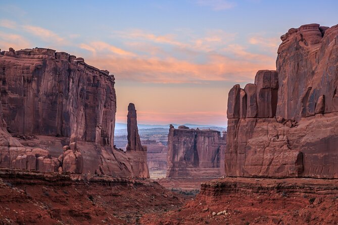 Arches National Park Self-Guided Driving Audio Tour - Great Wall, Petrified Dunes, and Balance Rock