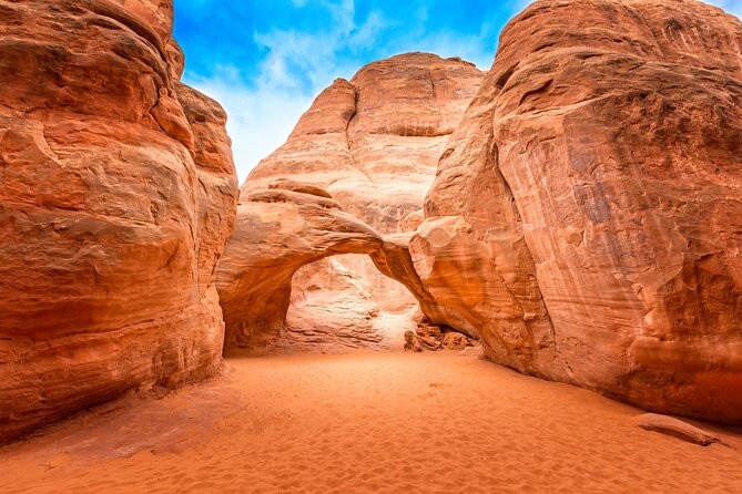 Arches National Park Self-Guided Driving Audio Tour - Cove of Caves and Panorama Point