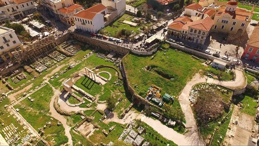 Athens: Hadrian's Library Entry Ticket and Audio Guide - The central courtyard: marble, gardens, and a long reflecting pool