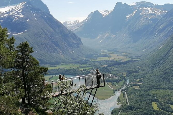 Audio-Guide Bus Tour at Scenic Routes of Åndalsnes to Trollstigen - The audio guide, the driver, and the group size