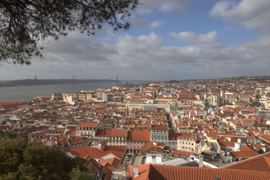 Audio Guide City Walk Lisbon for Cruise Guests - Climbing toward the National Pantheon