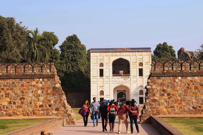 Audio Guided Walk of Humayun's Tomb & Nizammudin Basti, Delhi on HopOn India App - Isa Khan’s Tomb changes the mood