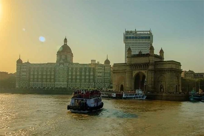 Audio Guided Walking Tour on HopOn India App – From Gateway to Fountain, Mumbai - Starting at the Gateway of India