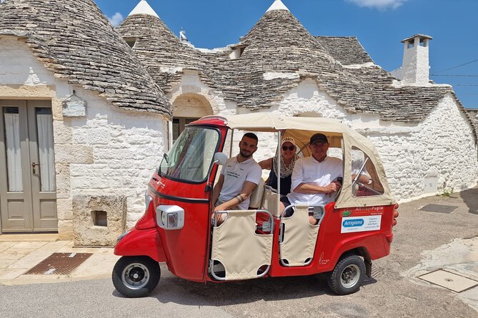 Audio Tour Alberobello with Bee Calessino/ e-Vespa /Fiat Mickey Mouse - Seeing Alberobello from an Ape Calessino
