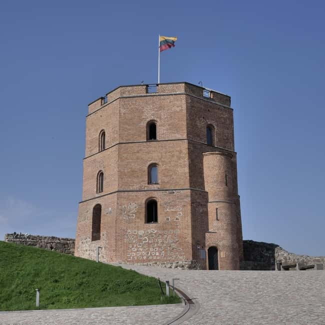 Audio Tour of Vilnius Old Town Core - Starting at the Monument to Grand Duke Gediminas