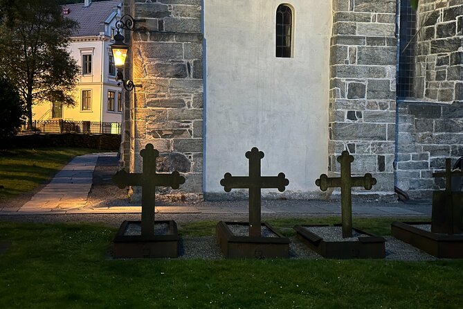 Audio Walking Tour in Bergen Famous Ghosts Location - Cathedral Vågsalmenningen and an old relic