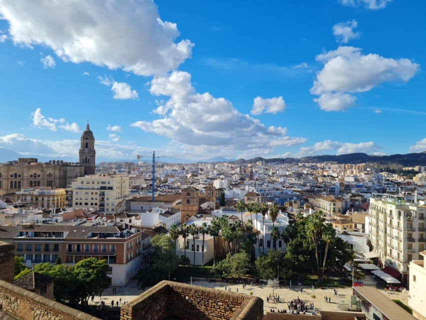 Audioguide City Walk Malaga for cruises (German & English) - Starting at the central fountain in Malaga
