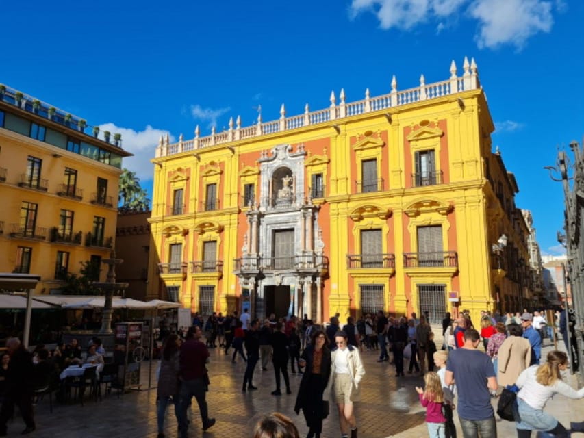 Audioguide City Walk Malaga for cruises (German & English) - Listening at each station instead of rushing past