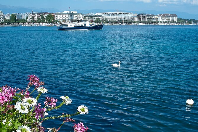 Audioguided sightseeing cruise of Geneva - Starting at Quai du Mont-Blanc