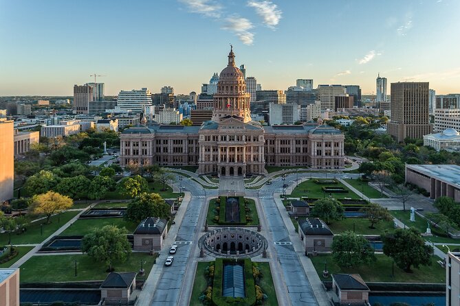 Austin Self-Guided Driving & Walking Audio Tour Guide - How the Action Tour Guide app works