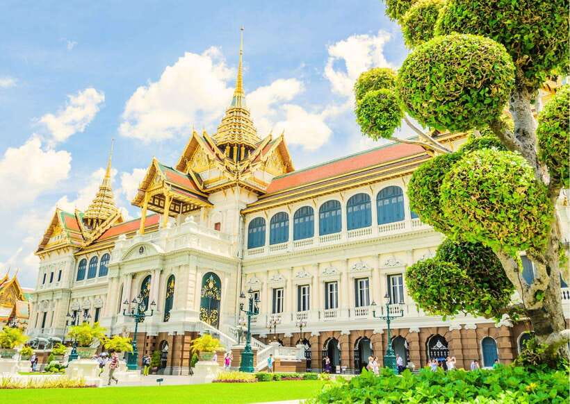 Bangkok: Grand Palace & Emerald Buddha Entry with Audioguide - Seeing Wat Phra Kaew and the Emerald Buddha