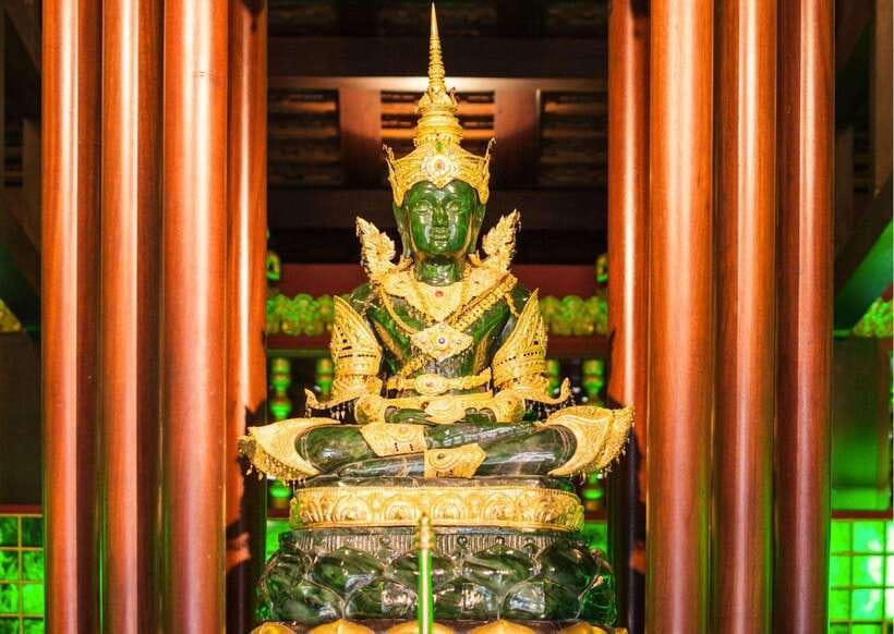Bangkok: Grand Palace & Emerald Buddha Entry with Audioguide - The audio guide: useful tool or weak link?