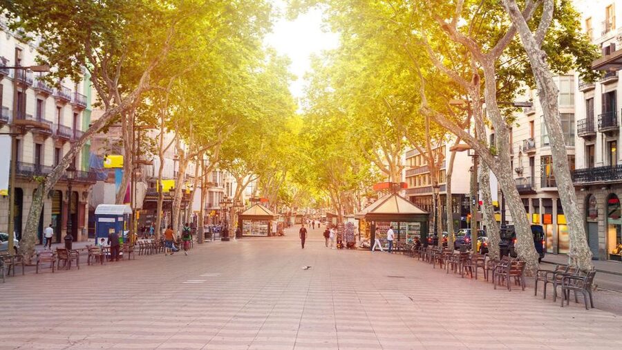 Barcelona Audioguide - TravelMate app for your smartphone - Seven languages and a quiz for extra flexibility