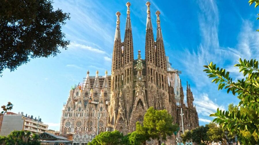 Barcelona Audioguide - TravelMate app for your smartphone - Gaudí’s Barcelona: Casa Batlló, La Pedrera, and Sagrada Família
