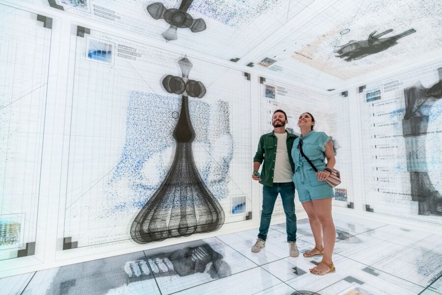 Barcelona: Casa Batlló Entry with Self-Audioguide Tour - The Gaudí Cube and the floating marble stairway