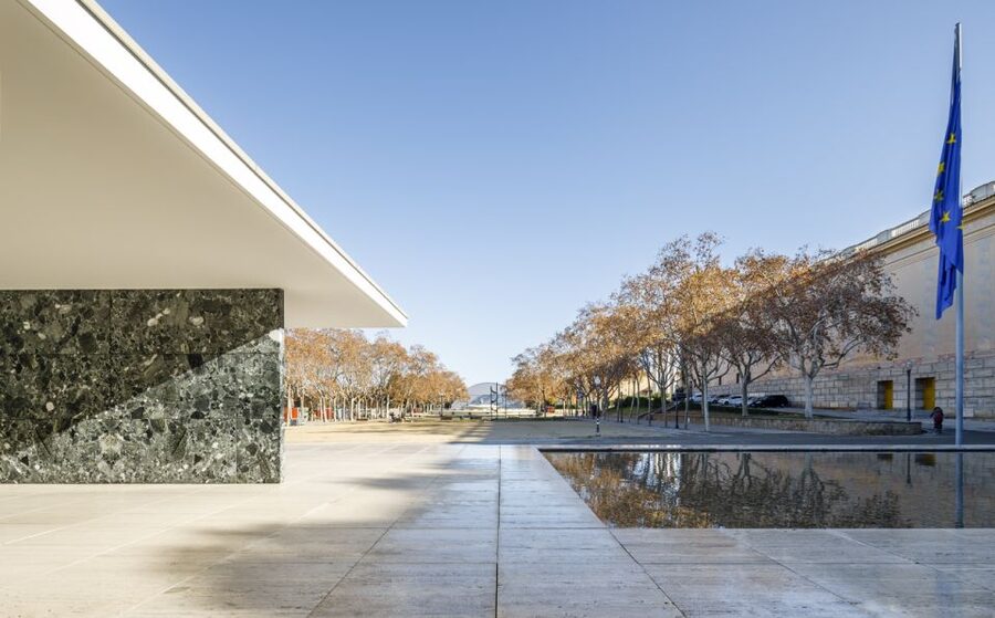 Barcelona: Mies van der Rohe Pavilion Ticket and Audio Guide - The stone, glass, and water do the talking