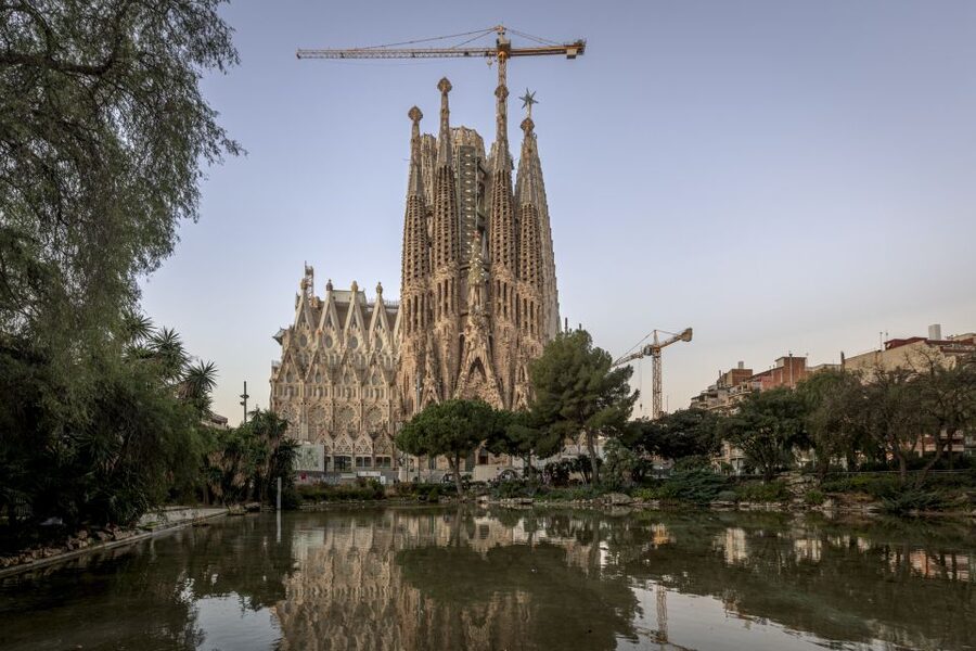 Barcelona: Sagrada Familia Entry Ticket with Audio Guide - Why the Sagrada Familia feels different from other churches