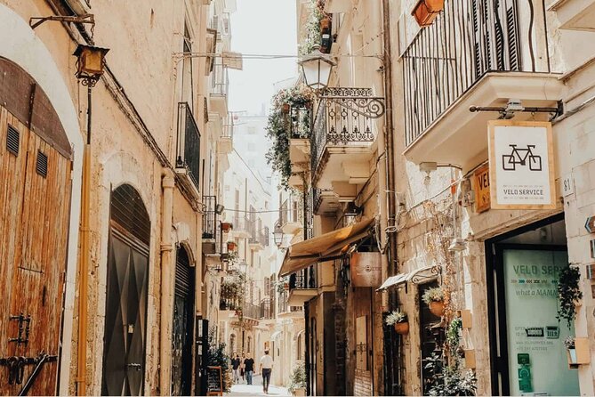 Bari Walking Tour with Audio and Written Guide by a Local - Getting oriented in Città Vecchia