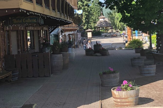 Beaches, Bites and Bavaria in Leavenworth: A Self-Guided Audio Tour - Books and ice cream broaden the route