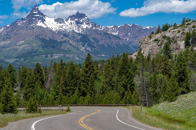 Beartooth Highway Self-Guided Driving Audio Tour - Beartooth Highway brings the main spectacle