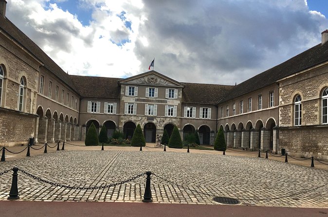 Beaune: A Self-Guided Audio Tour of Burgundy’s Wine Capital - Place Carnot, Place Monge, and the feel of the center