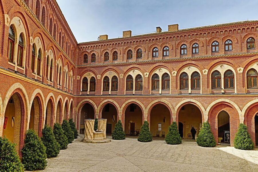 Belmonte Castle Entry Ticket with Audio Guide - The reception hall and the 12-minute introduction film