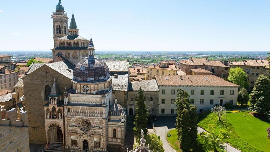 Bergamo Audioguide - TravelMate app for your smartphone - Piazza Vecchia, the Cathedral, and the Colleoni Chapel