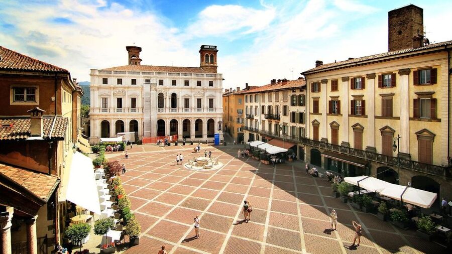 Bergamo Audioguide - TravelMate app for your smartphone - Languages, text, and offline listening