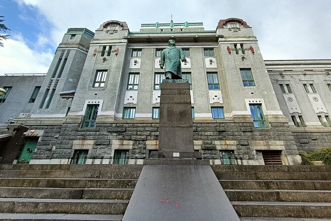 Bergen in Your Pocket: Landmarks and Lore Audio Tour - Politicians, musicians, and writers in bronze