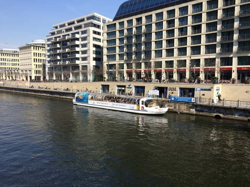 Berlin: Boat Sightseeing Cruise with Audioguide - Key points to know before booking